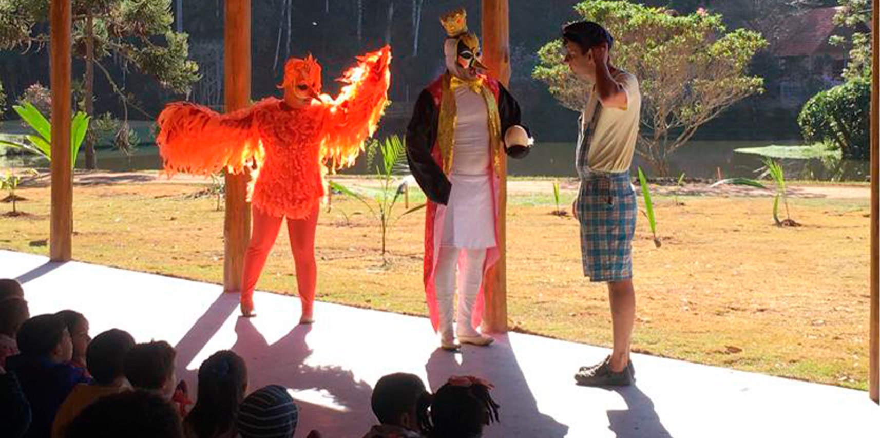 Alunos aprendem sobre preservação do meio ambiente através de peça de teatro em reserva ambiental de Vargem Alta